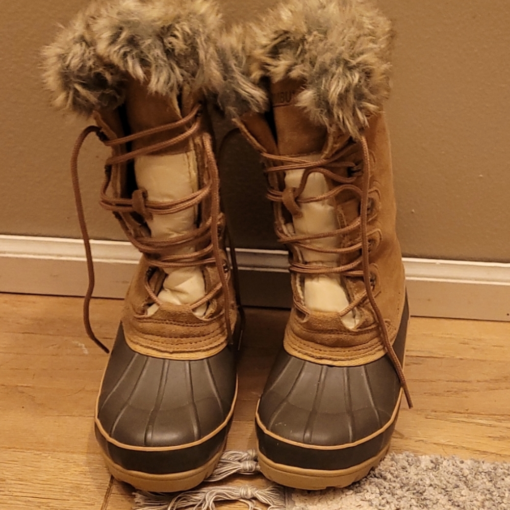 Khombu snow boots Size 8